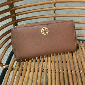 Tory Burch Robinson Passport Continental Wallet
